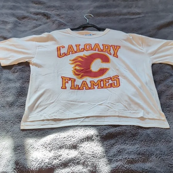 Softwear| NWT NHL Vintage Calgary Flames White Short Sleeved T-shirt Cropped - Picture 8 of 14